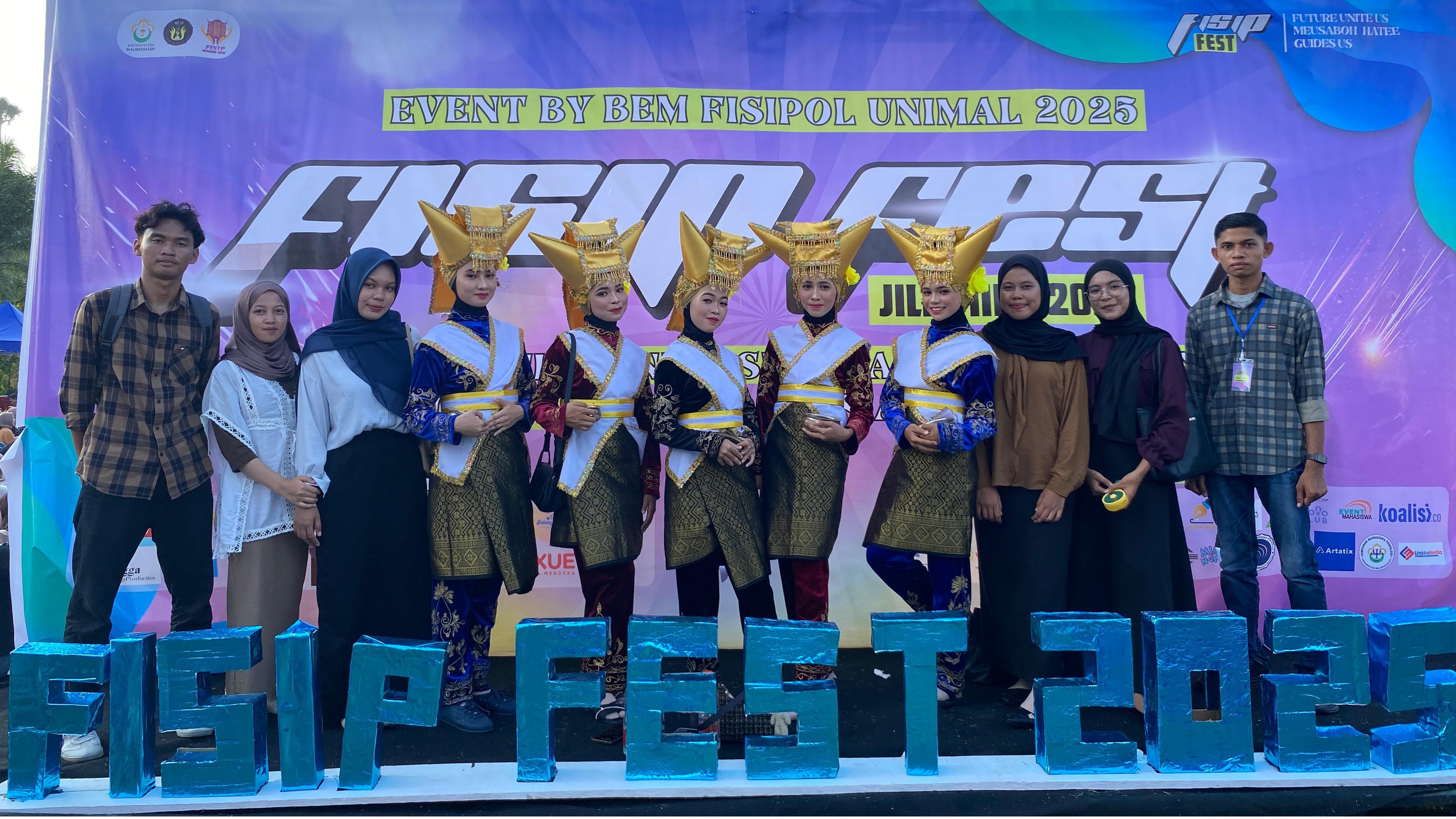 Gelorakan Kreativitas, Mahasiswa Tampilkan Tari Tradisional di Ajang FISIP FEST 2025